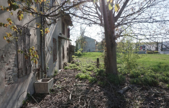 RUSTICO DI CAMPAGNA CON AMPIO TERRENO