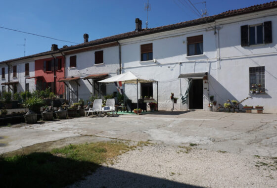 FETTA DI CASA CENTRALE CON GIARDINO E ACESSORI