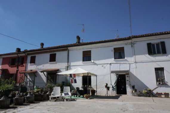 FETTA DI CASA CENTRALE CON GIARDINO E ACESSORI