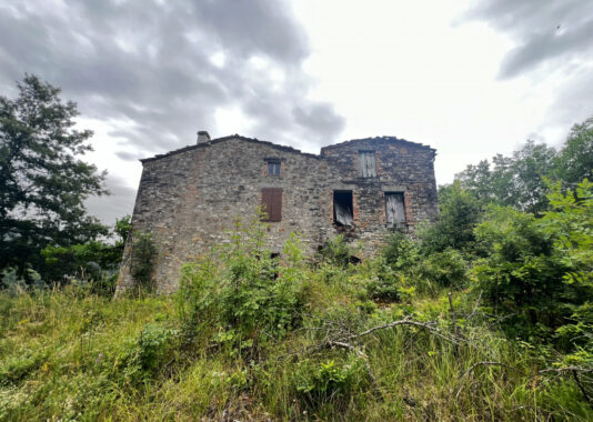 RUDERE IN SASSO CON VISTA SULL’APPENNINO