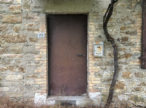 RUDERE IN SASSO CON VISTA SULL’APPENNINO