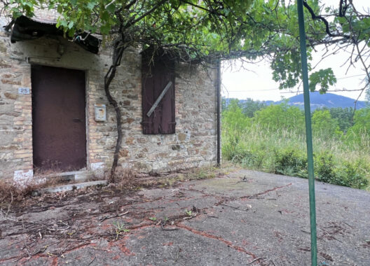 RUDERE IN SASSO CON VISTA SULL’APPENNINO