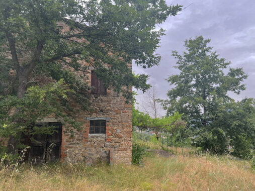 RUDERE IN SASSO CON VISTA SULL’APPENNINO