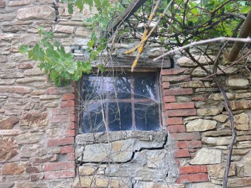 RUDERE IN SASSO CON VISTA SULL’APPENNINO