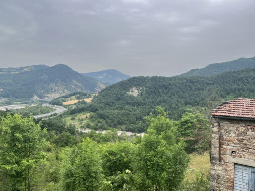 RUDERE IN SASSO CON VISTA SULL’APPENNINO