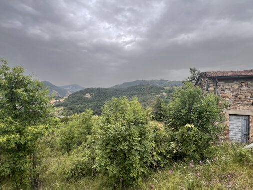 RUDERE IN SASSO CON VISTA SULL’APPENNINO