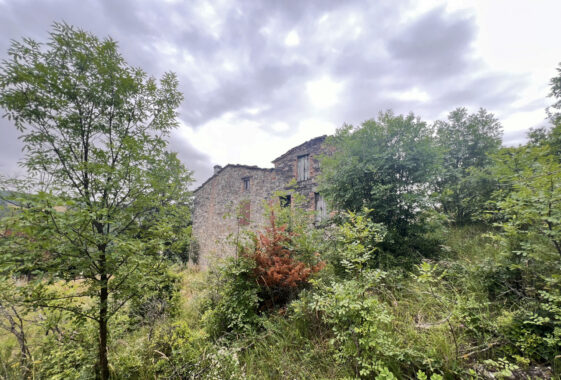 RUDERE IN SASSO CON VISTA SULL’APPENNINO