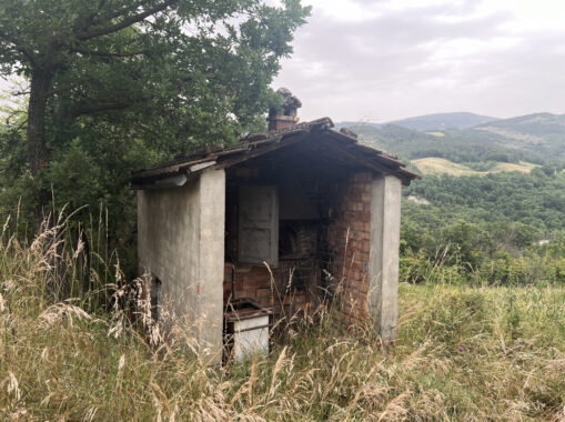 RUDERE IN SASSO CON VISTA SULL’APPENNINO