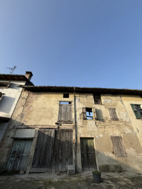 PORZIONE DI CASA DA RISTRUTTURARE CON TERRENO