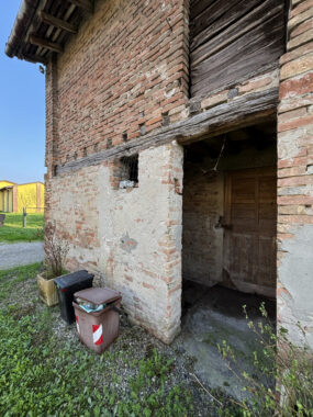 PORZIONE DI CASA DA RISTRUTTURARE CON TERRENO