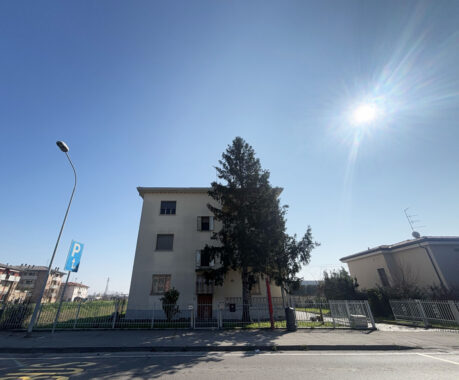 PORZIONE DI BIFAMILIARE CON AMPIO GIARDINO